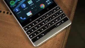 بررسی تخصصی گوشی Blackberry Key2