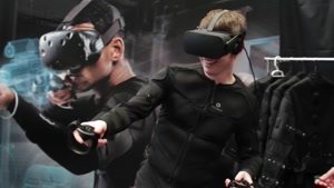 عینک و لباس واقعیت مجازی VR برای بازی با نام Teslasuit