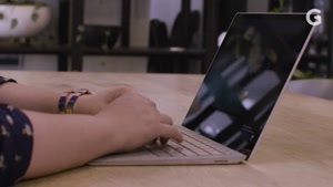 بررسی لپتاپ Surface از شرکت مایکروسافت بعد از 1سال استفاده!