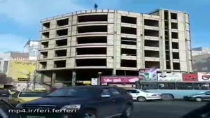 لحظه خودکشی پسر جوان از بالای ساختمان نیمه ساخته در میدان شریعتی اردبیل 🔞 هشدار:صحنه دلخراش