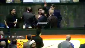 تنش در مجلس هنگام سخنرانی سیف، رئیس کل بانک مرکزی و واکنش نمایندگان مجلس