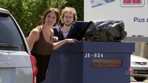 دوربین مخفی برخورد سطل اشغال با ماشین