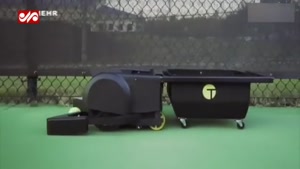 ربات توپ جمع کن در زمین تنیس