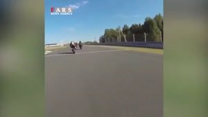 لحظه تصادف در مسابقات موتورسواری