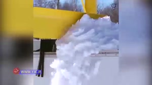 دستگاهی کارآمد برای برف روبی از روی سقف خودروها