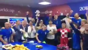 خوشحالی بازیکنان کرواسی در کنار رئیس جمهور کشورشان