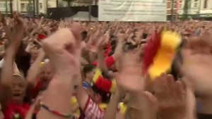 شادی هواداران بلژیک در بازی با برزیل