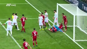 صحنه تلاش بازیکنان ایران برای بسته نگه داشتن دروازه تیم ملی ایران در حمله اسپانیا
