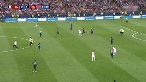 ورود جیمی جامپ به زمین در فینال جام جهانی 2018
