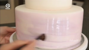 تزیین کیک - تزیین کیک با رنگ طلایی و گل