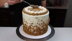 تزیین کیک با کوکی کره ای