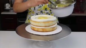 تزیین کیک با خامه برشته
