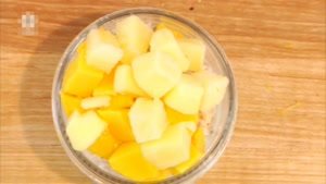 طرز تهیه دسر جو با انبه آناناس و نارگیل