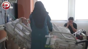 عیادت و حرف های درِگوشی محمدرضا گلزار و جمشید مشایخی در بیمارستان آتیه تهران