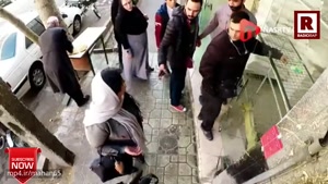 یک ایرانی: من نمیزارم این افغانی نون بگیره! (دوربین مخفی جالب و واکنش مردم)