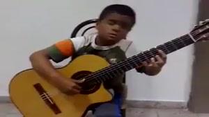اجرای آهنگ تایتانیک با گیتار توسط کودک