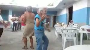 پیرزن رقاص