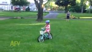 خوشحالی بچه بعد از یادگرفتن دوچرخه سواری