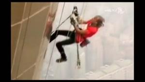 صعود مرد عنکبوتی فرانسوی از بلندترین برج