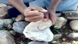 خورد کردن سنگ با دست