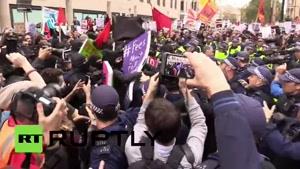 فیلم/ اعتراض دانشجویان انگلیس به کاهش بودجه آموزشی