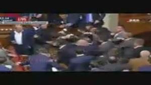 درگیری بین نماینده پارلمان اوکراین با نخست‌وزیر در صحن علنی
