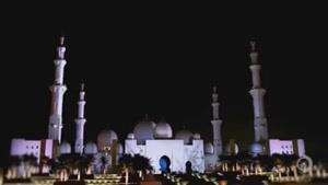 نور پردازی زیبا و خیره کننده ی یک مسجد