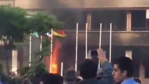 آخرین ویدیو از تجمع مردم و به آتش کشیدن هتل تارا