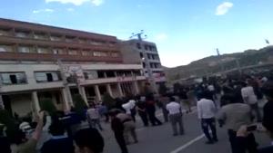 تجمع مردم در مقابل هتل تارا مهاباد