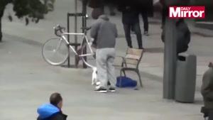 کریس رونالدو در حال توپ بازی در خیابان