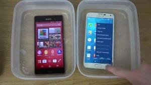 تست ضد آب بودن Sony Xperia Z۳ و Samsung Galaxy S۵