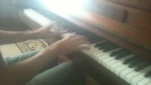نواختن پیانو بسیار جالب