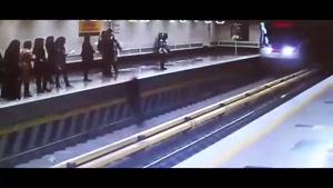 ویدیو دختری که گفته میشد در مترو تهران خودکشی کرده