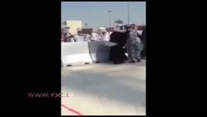 رفتار گستاخانه سرباز سعودی با یک حاجی مسن 