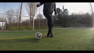 تمرینات و کفش های مخصوص فوتبال
