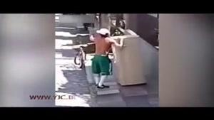 جابه‌جایی یخچال با دوچرخه!