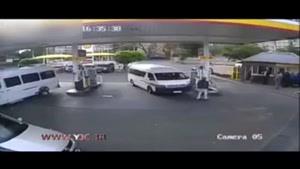 تصادف شدید یک خودرو در پمپ بنزین