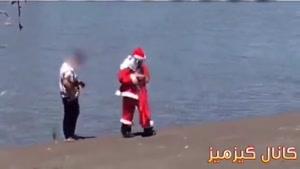 شوخی بابانوئل داعشی 😅 فقط نفر دومی که بچه هاشو ول میکنه😂