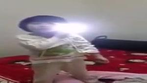 دختری که بدنش برق داره و باهاش لامپ روشن میکنه! جلل الخالق😐