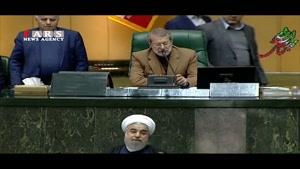  تلاش لاریجانی برای آرام کردن مجلس هنگام سخنرانی روحانی