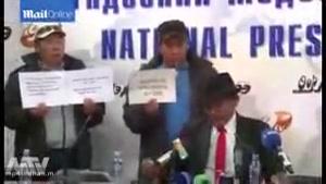 وزیر مسکن مغولستان که به مردم قول داده بود خودش را آتش زد !!!😱😐
