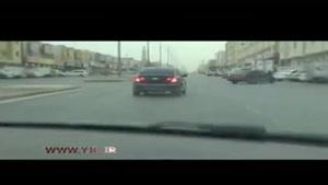 حرکات نمایشی خطرناک یک سعودی مقابل پلیس