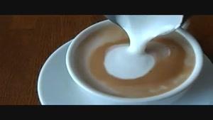 اموزش دیزاین قهوه با شیر و شکلات به شکل حاشیه