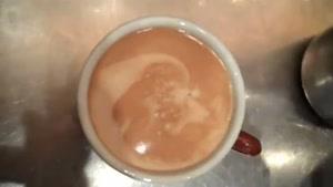 اموزش دیزاین قهوه با شیر به شکل ادم برفی اولاف