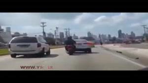 درگیری شدید دو راننده در خیابان