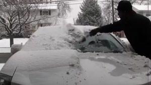 نحوه تمیز کردن شیشه و بدنه ماشین در برف
