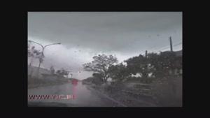 توفان مهیب که ماشین را با خود برد