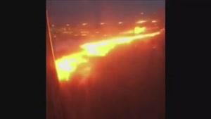 فیلم/ هواپیمای سنگاپوری در هنگام فرود آتش گرفت