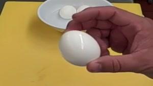 پوست کندن تخمرغ به روش ساده