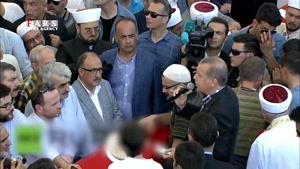 اردوغان زیر تابوت کشته‌شده‌های کودتا